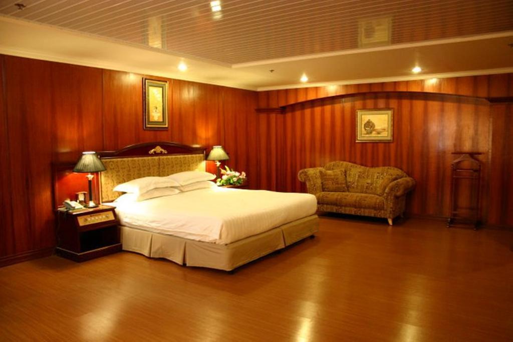 Grand Regal Hotel Bacolod Szoba fotó