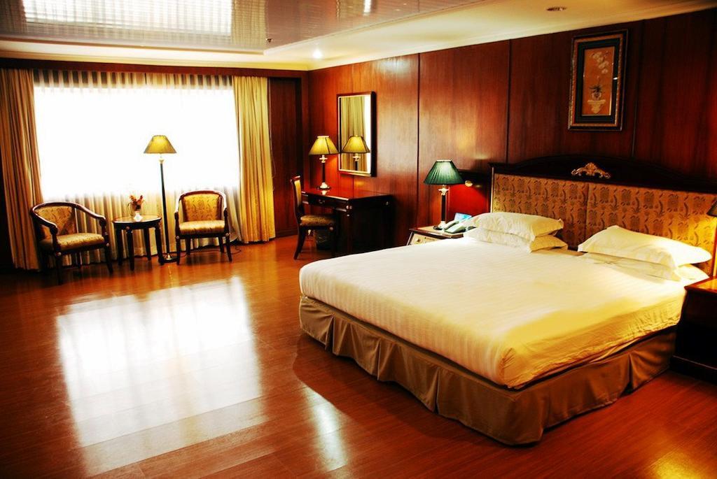 Grand Regal Hotel Bacolod Szoba fotó