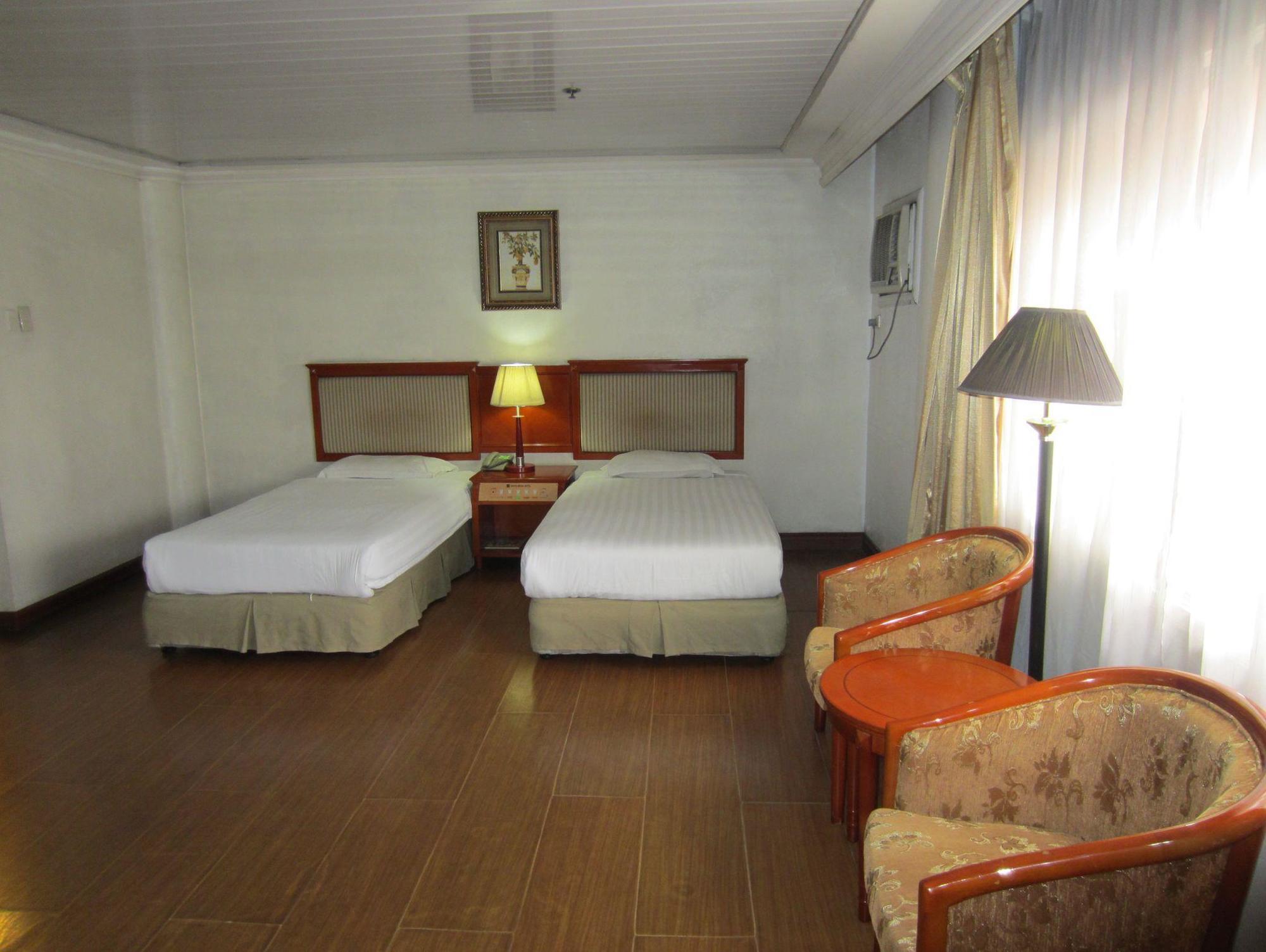 Grand Regal Hotel Bacolod Kültér fotó