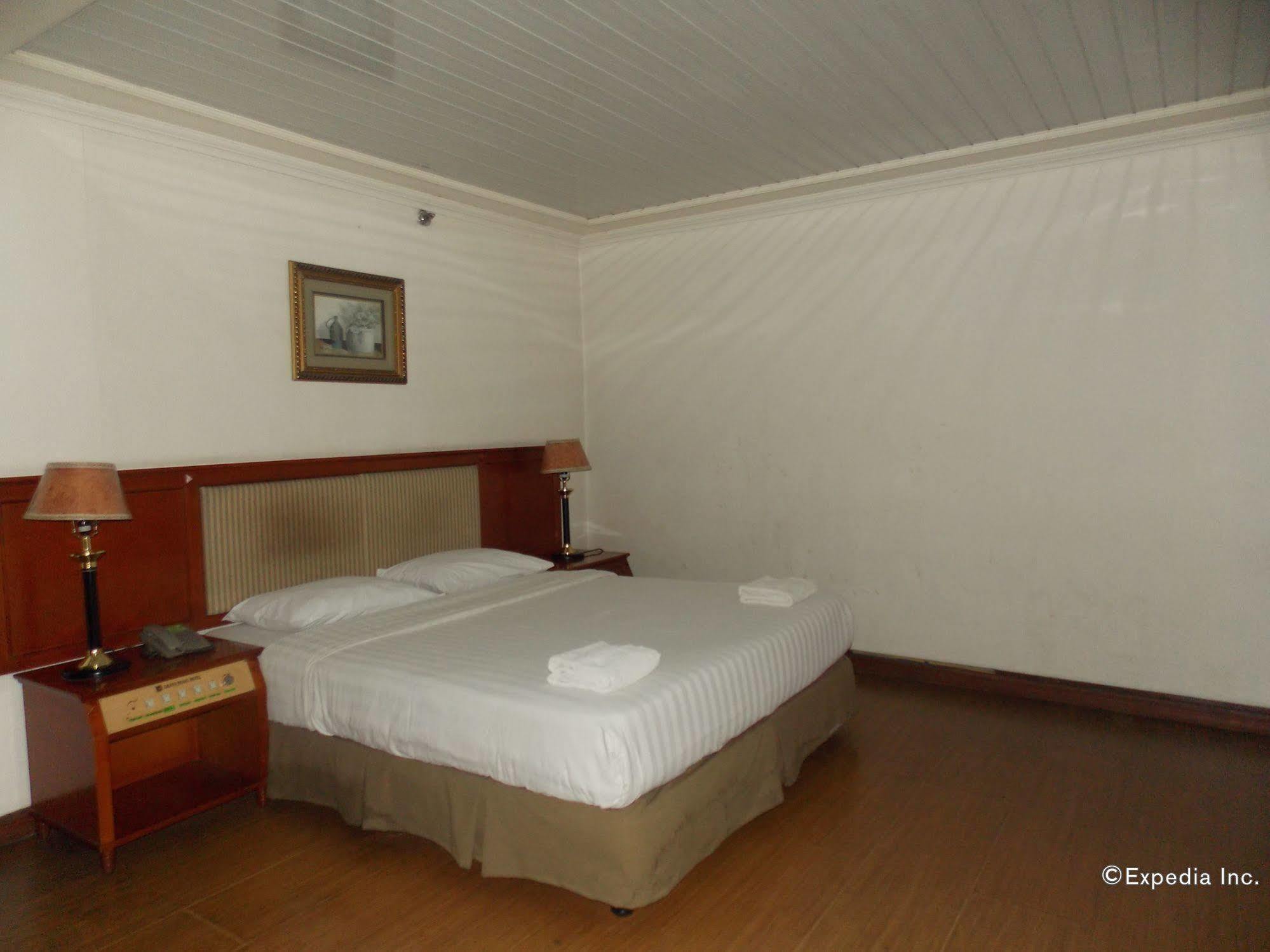 Grand Regal Hotel Bacolod Kültér fotó