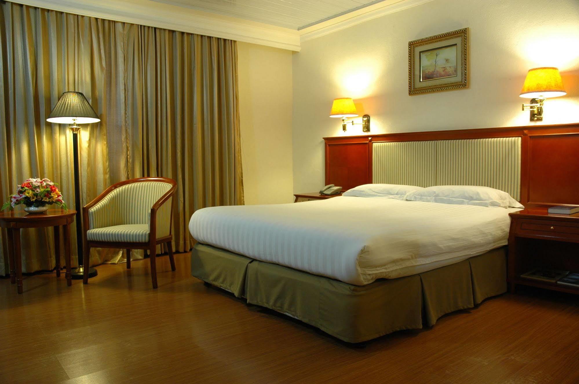 Grand Regal Hotel Bacolod Kültér fotó